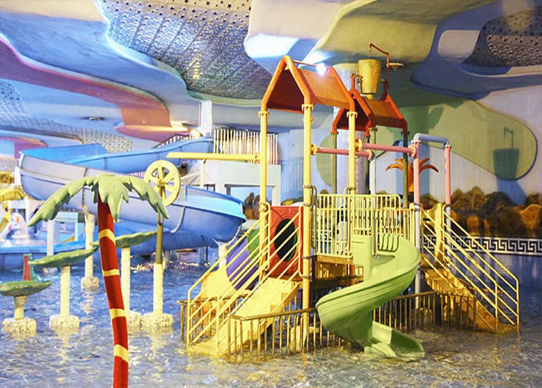 پارک آبی سرزمین موجهای خروشان مشهد